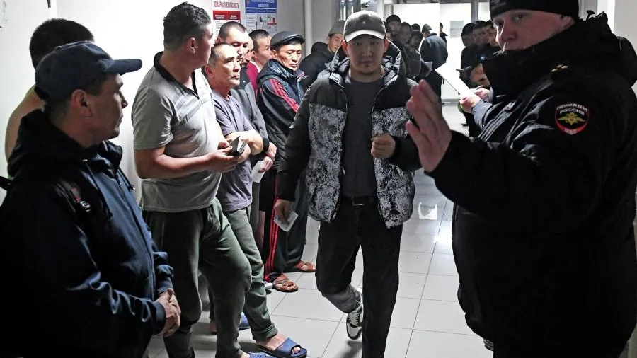 Более 1,5 тыс. нелегалов выдворят из РФ в результате рейда в Подмосковье