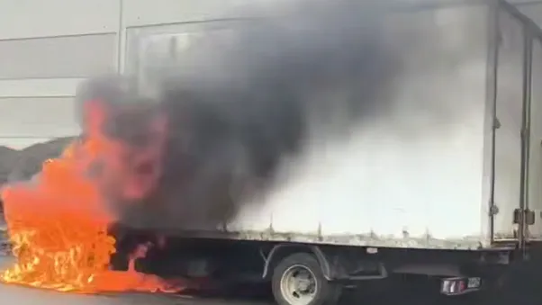 Опубликовано видео жуткого пожара в «Газели» на МКАД в Москве