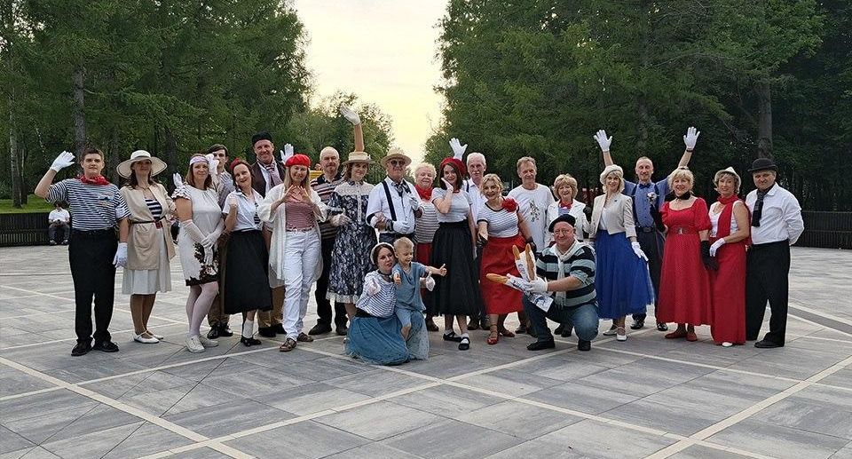 В ступинском парке Островского еженедельно проходят уроки исторических танцев в рамках проекта «Лето в Подмосковье»