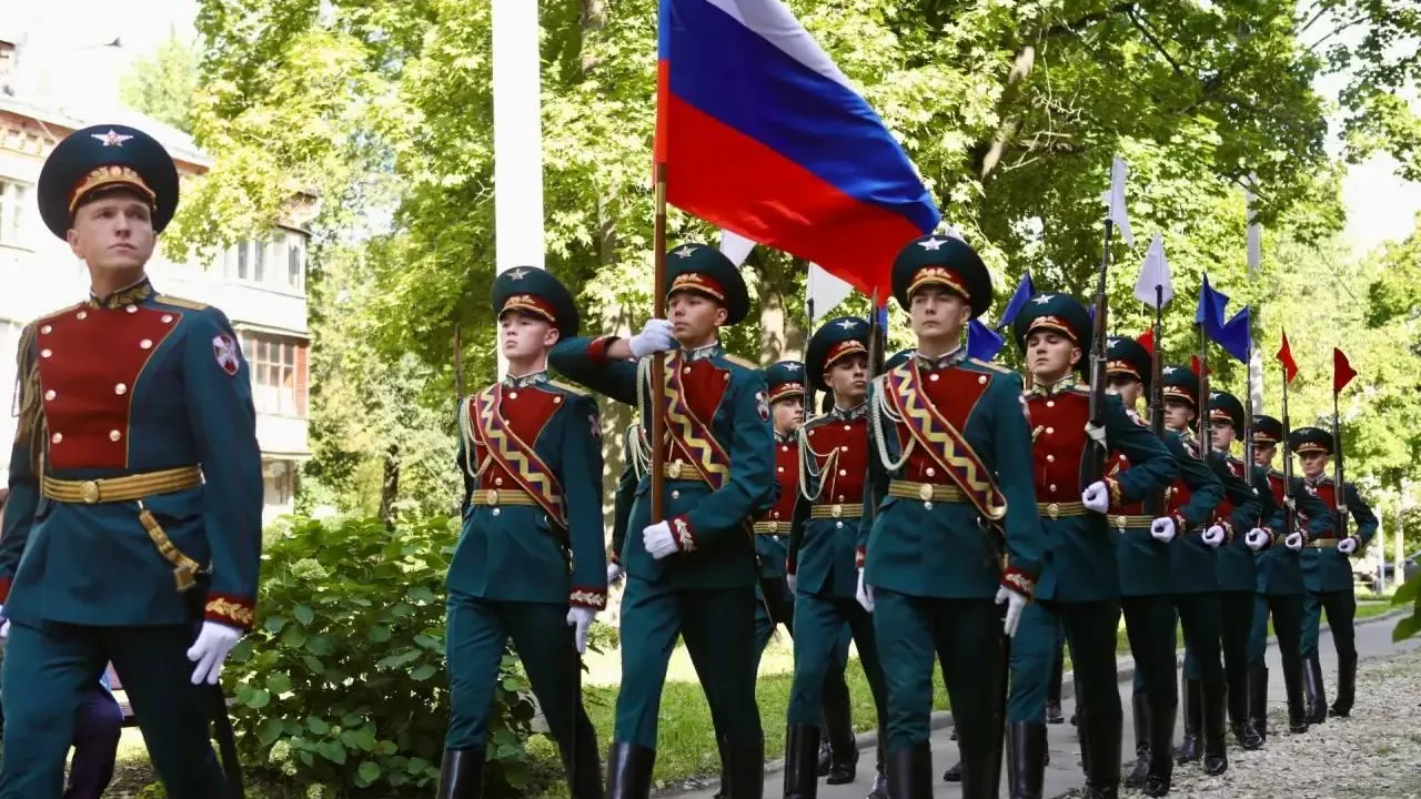 В Балашихе открыли мемориальную доску участнику СВО Андрею Гинаку