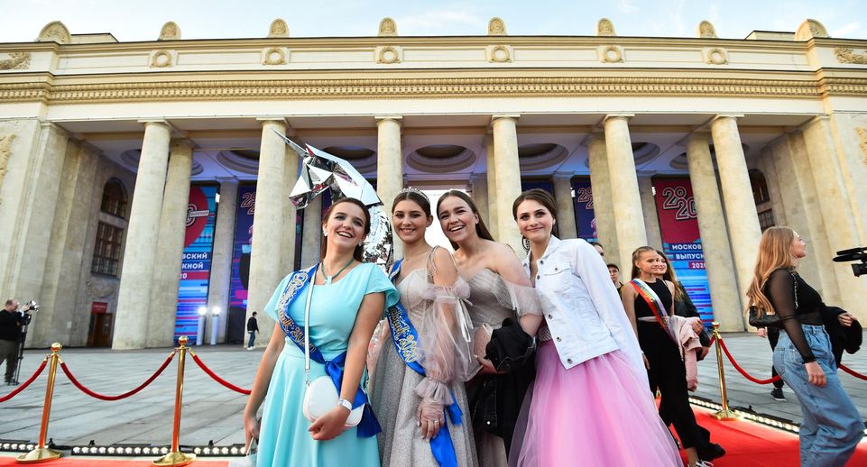 Главная площадка, 15 интерактивных зон и ночные экскурсии: как пройдет выпускной в Москве в 2025 году