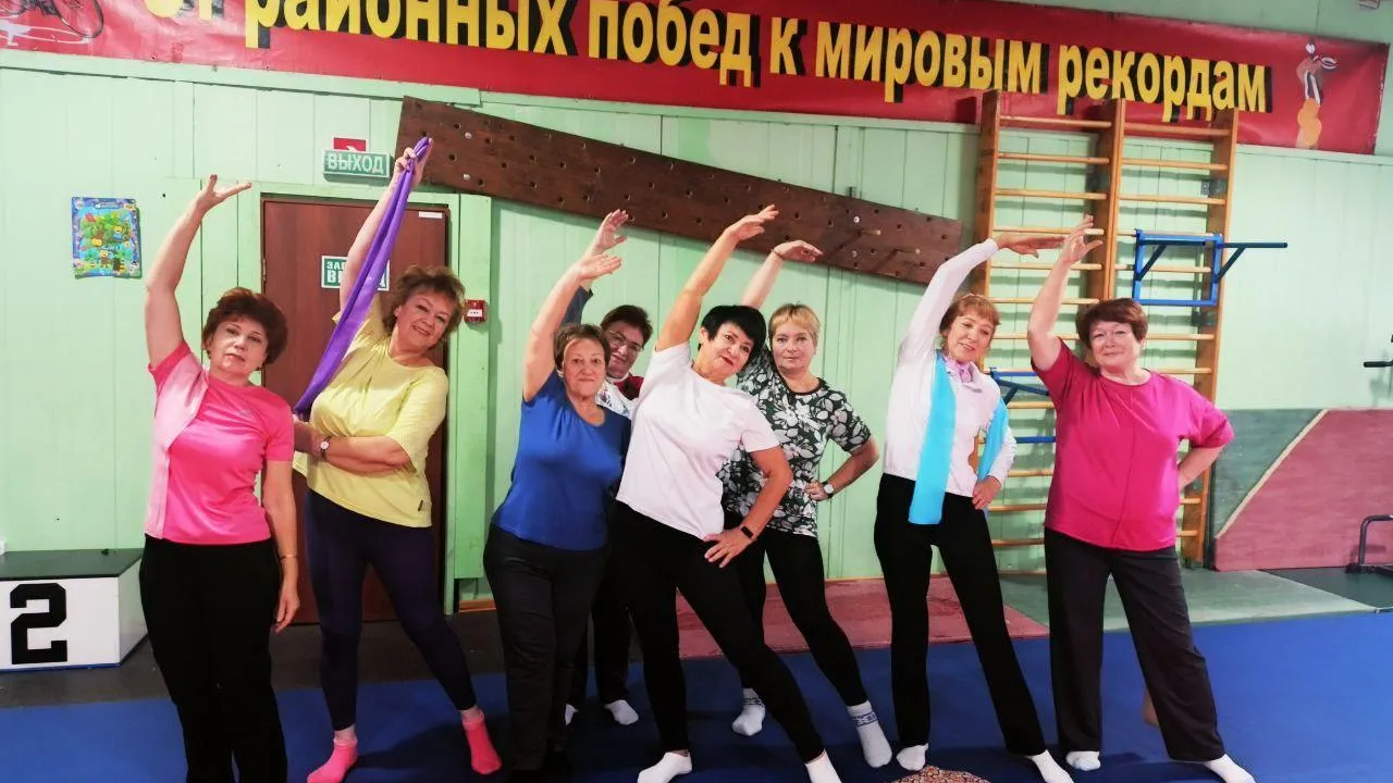 Долголеты Рузы участвуют в занятиях по физкультуре