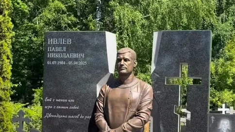 Экс-жена Паши Техника показала памятник, установленный на могиле рэпера