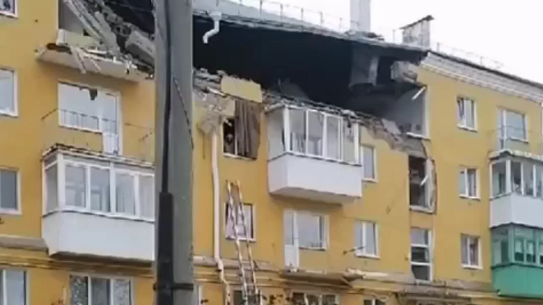 Опубликовано видео с места взрыва газа в жилом доме в Кизеле