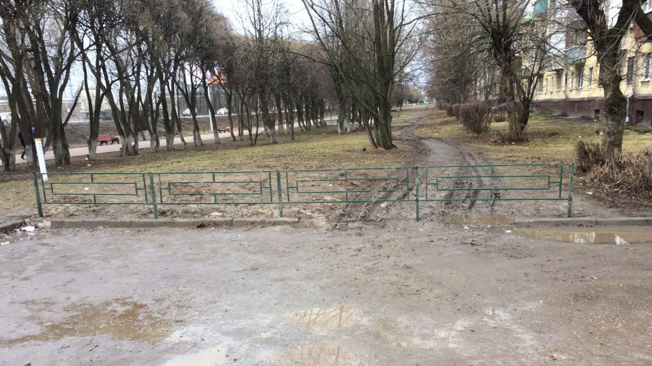 Газонное ограждение установили во дворе на Симферопольской улице Подольска
