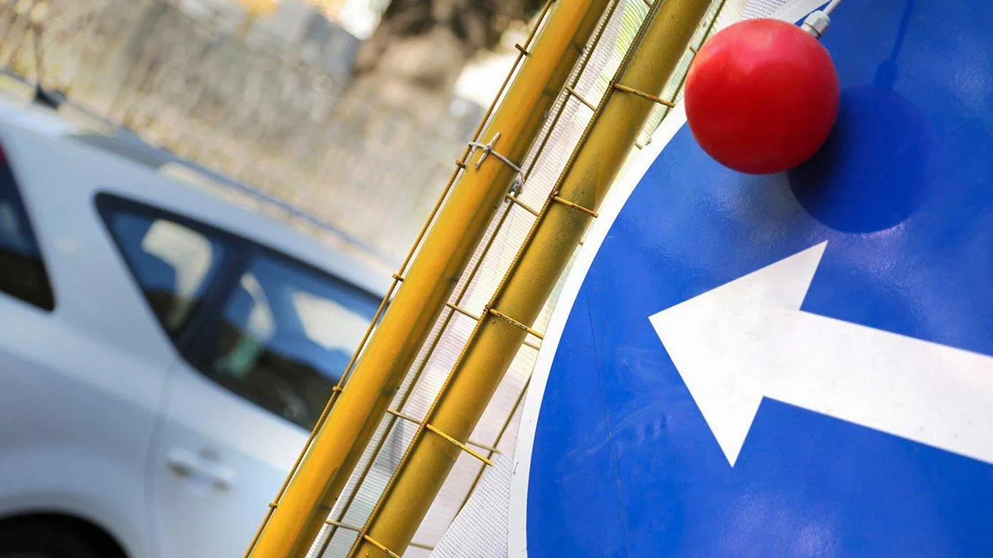 Один из съездов с Рублевского шоссе в Москве перекрыли из‑за строительства метро