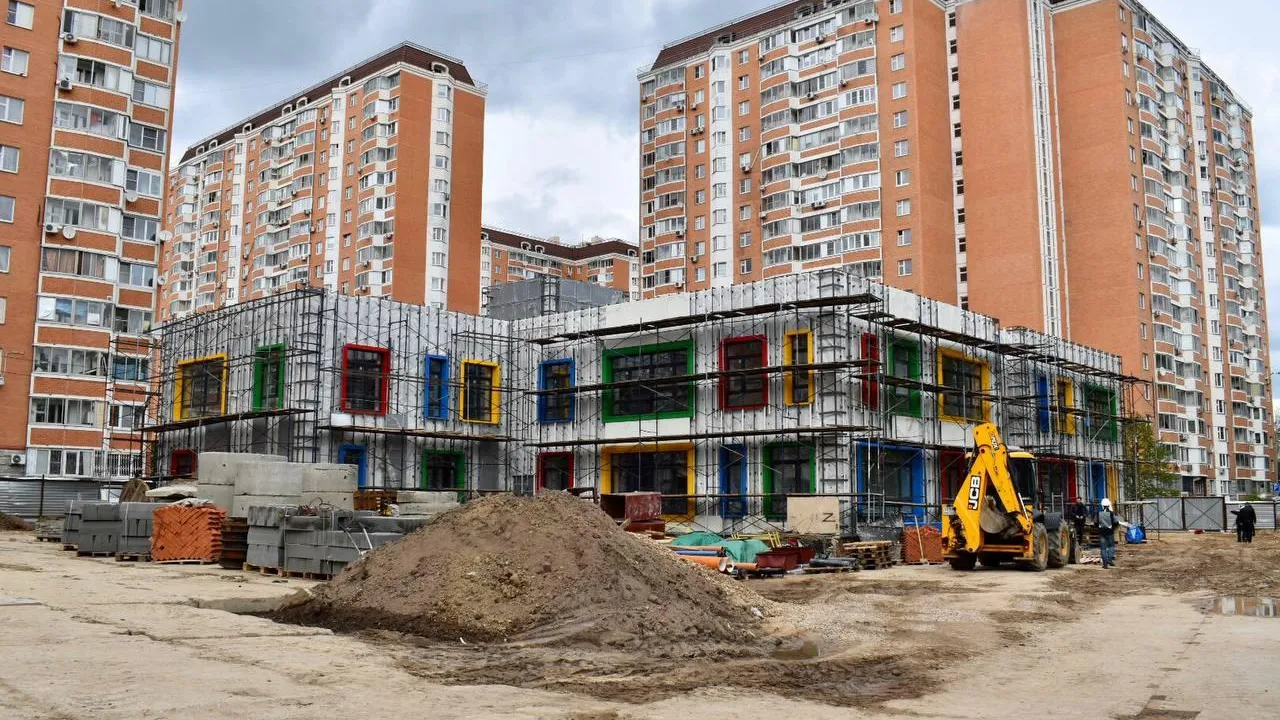 Строящийся детсад на улице Твардовского Балашихи готов более чем на 70%