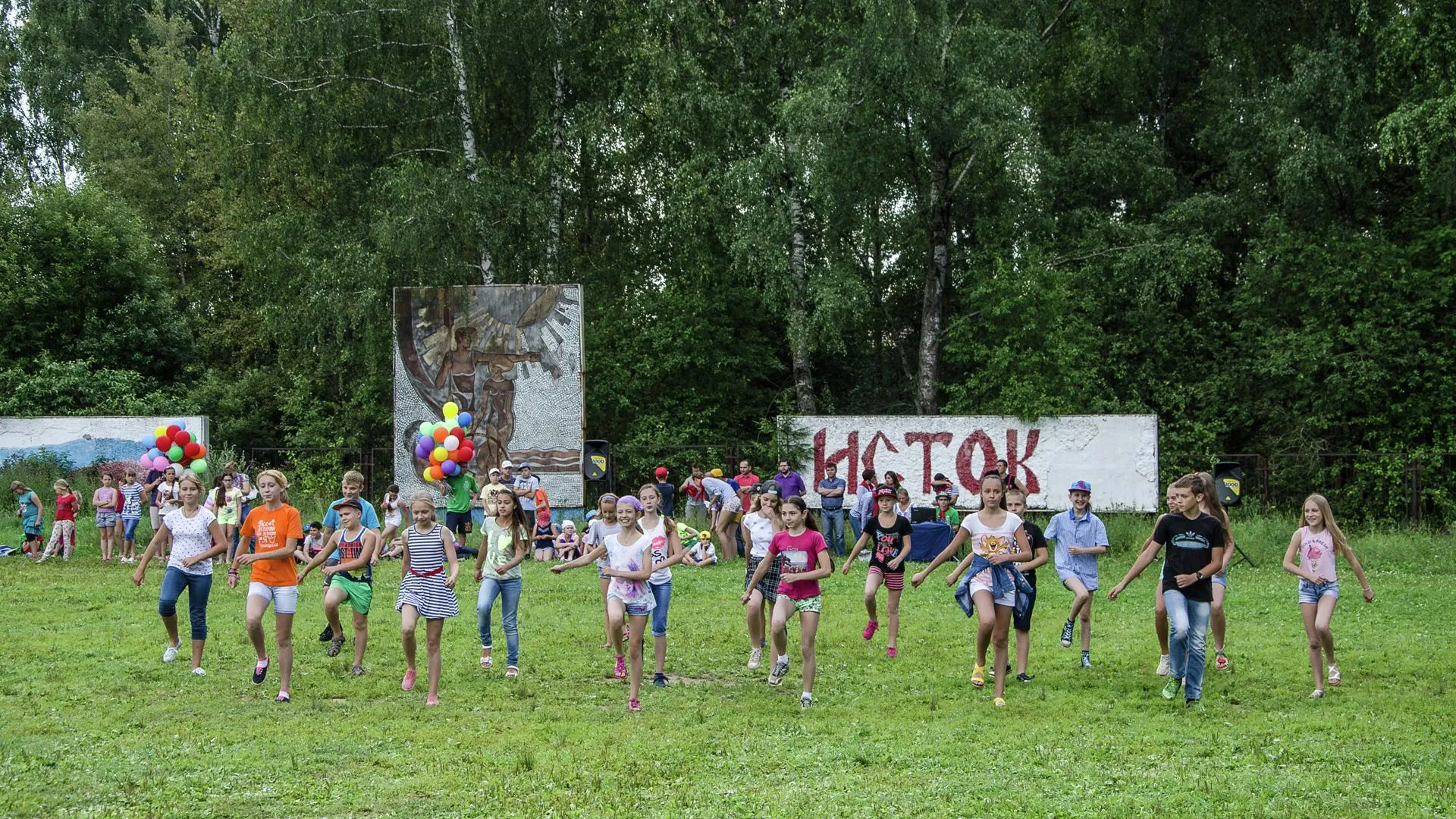 На отдых в подмосковный лагерь «Исток» отправятся 450 детей из малообеспеченных семей