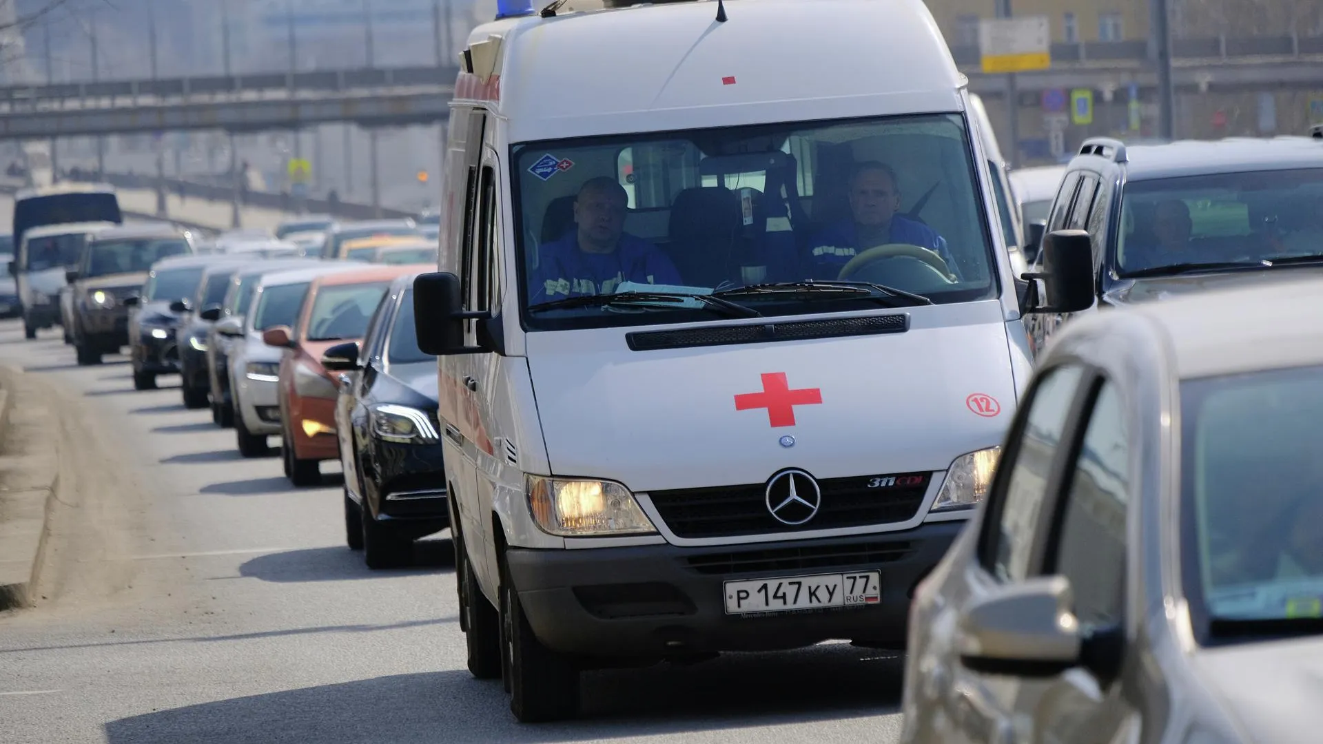 Два человека пострадали в ДТП с грузовиком на Минском шоссе в Одинцовском районе
