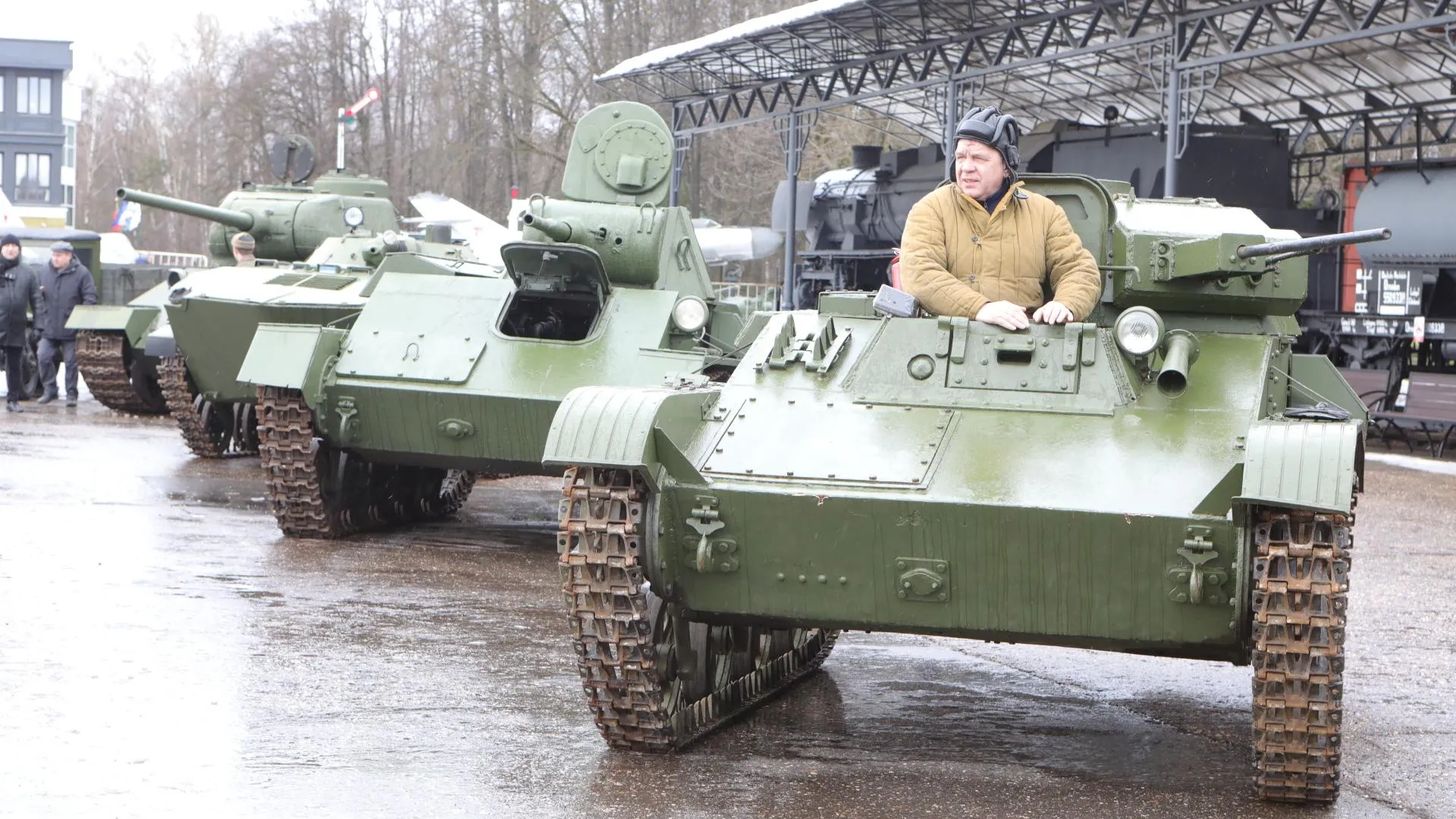 Парад военной техники провели в музее Красногорска
