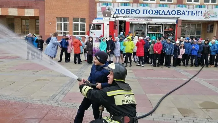 Спасатели Подольска рассказали ученикам школы №35 о пожарной безопасности