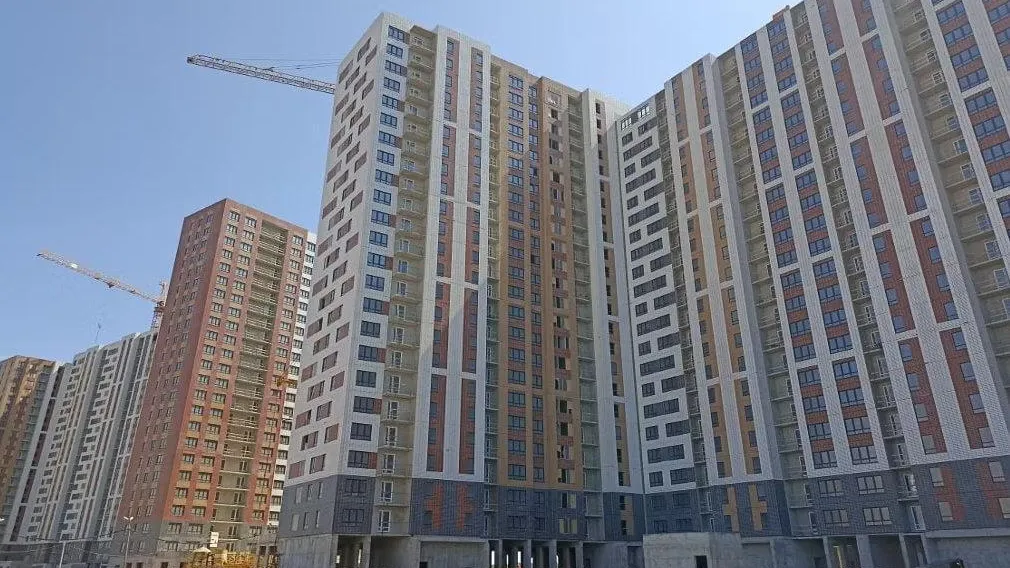В Ленинском округе рабочие продолжают строительство ЖК «Южная Битца»