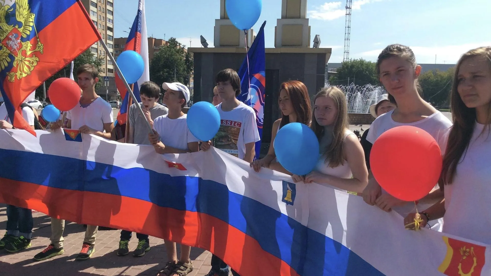 В Подольске 12 июня раздадут ленты с триколором и пронесут 32‑метровый флаг России