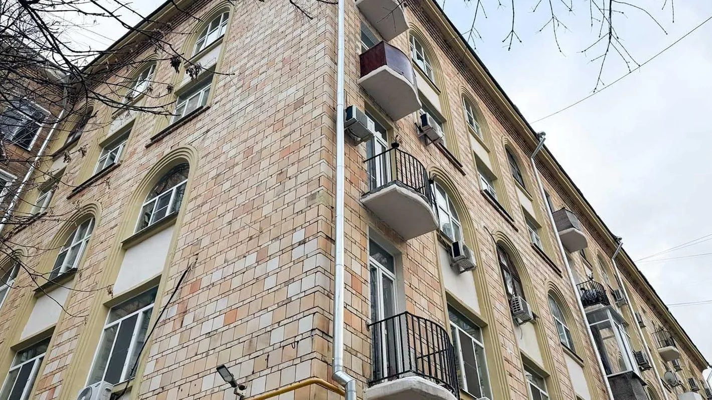 Свыше 30 домов с арочными окнами отремонтируют в Москве до конца года