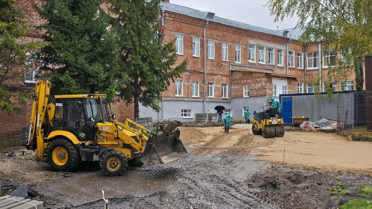 В Серпухове обновляют территорию, прилегающую к коррекционной школе № 8