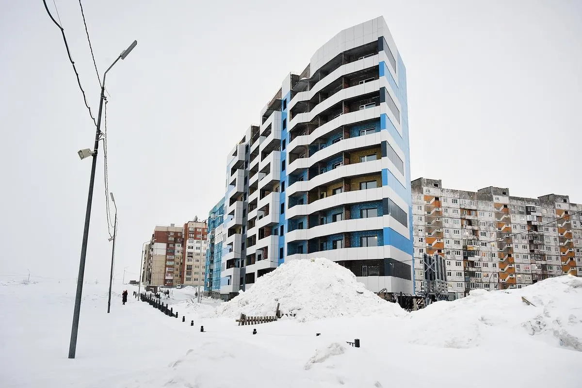 Новый жилой дом в Норильске, сданный по программе реновации