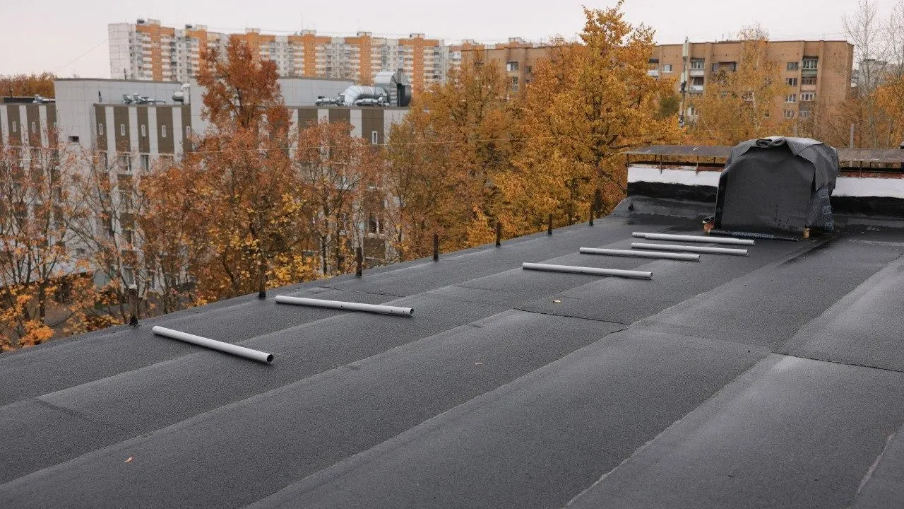 Капремонт скатных кровель завершили в 34 домах Подмосковья за месяц