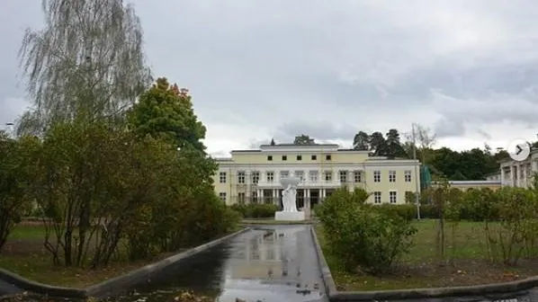 Глава Жуковского проверил ход работ в здании театра «Стрела»