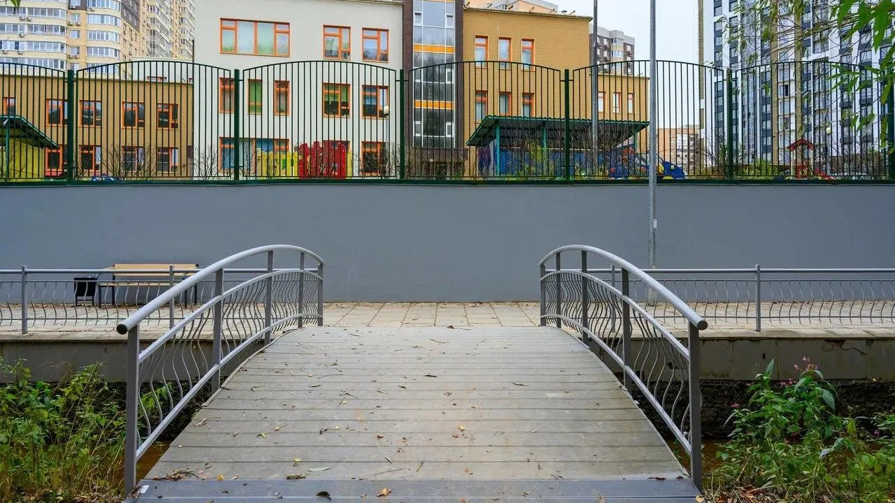 В подмосковном ЖК «Одинбург» благоустроили набережную реки Саминка