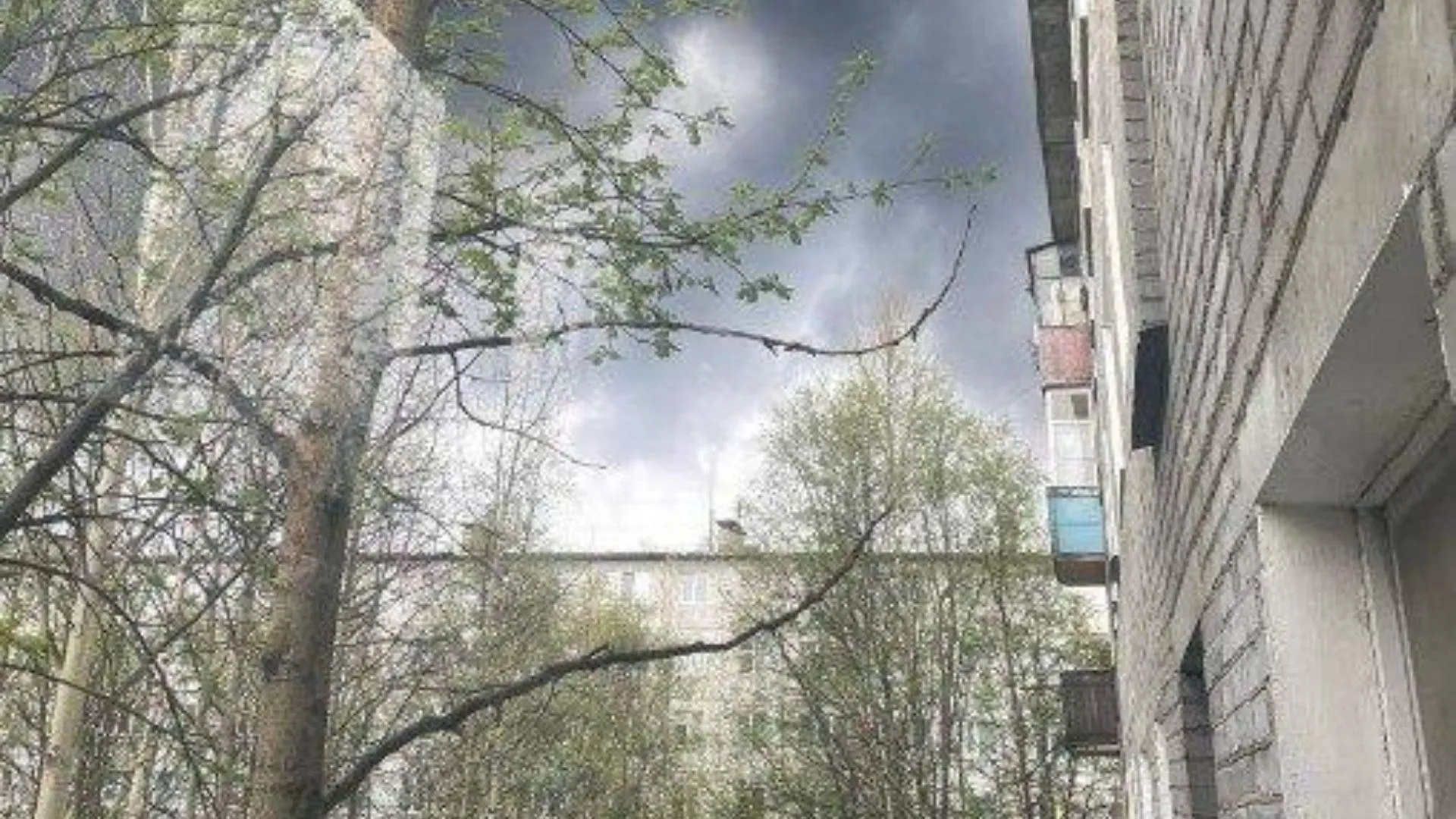 Под Мурманском и Иркутском заметили фуры с FPV-дронами, которые начали обстрелы