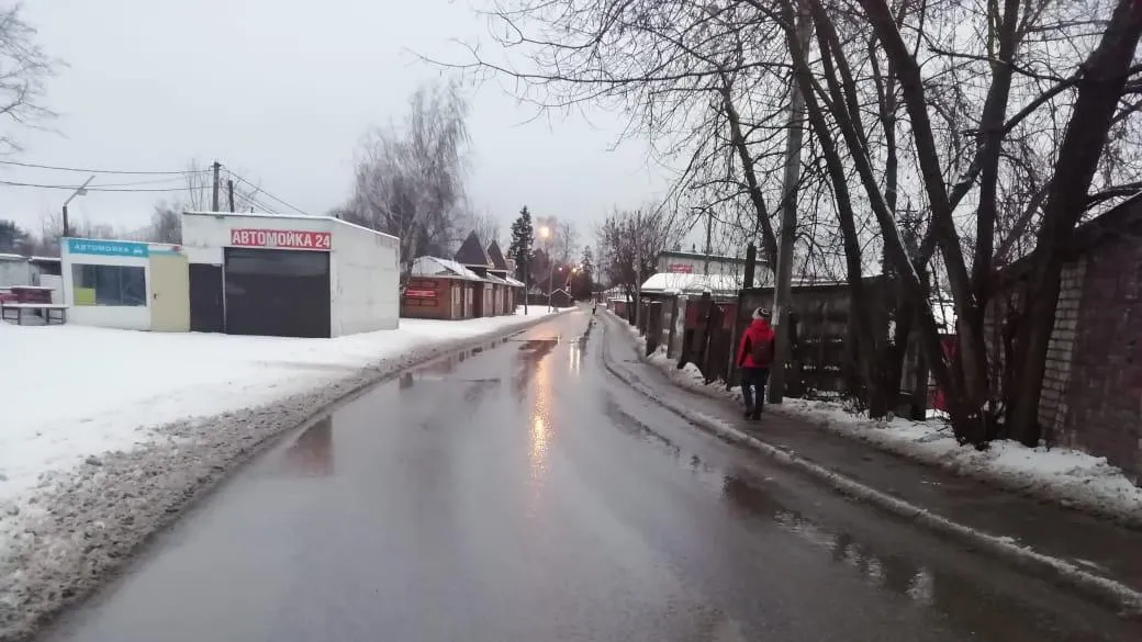 Тротуар в поселке Нахабино Красногорска очистили от снега по просьбе жителя