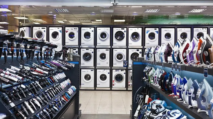 Эксперт объяснил, стоит ли срочно скупать технику из-за замедления импорта