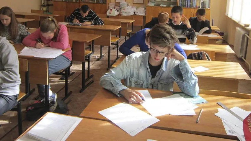 Более 11 тыс выпускников написали ЕГЭ по биологии и информатике в Подмосковье