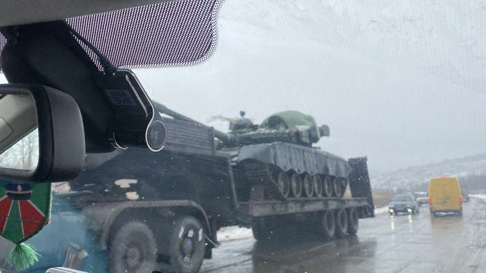 Женский экипаж из Домодедова везет помощь бойцам в зону СВО