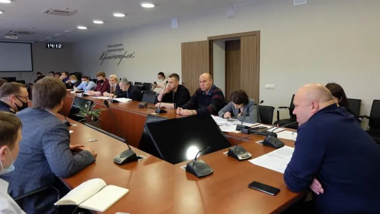 Власти Красногорска призвали решать проблему парковки автомобилей у контейнерных площадок