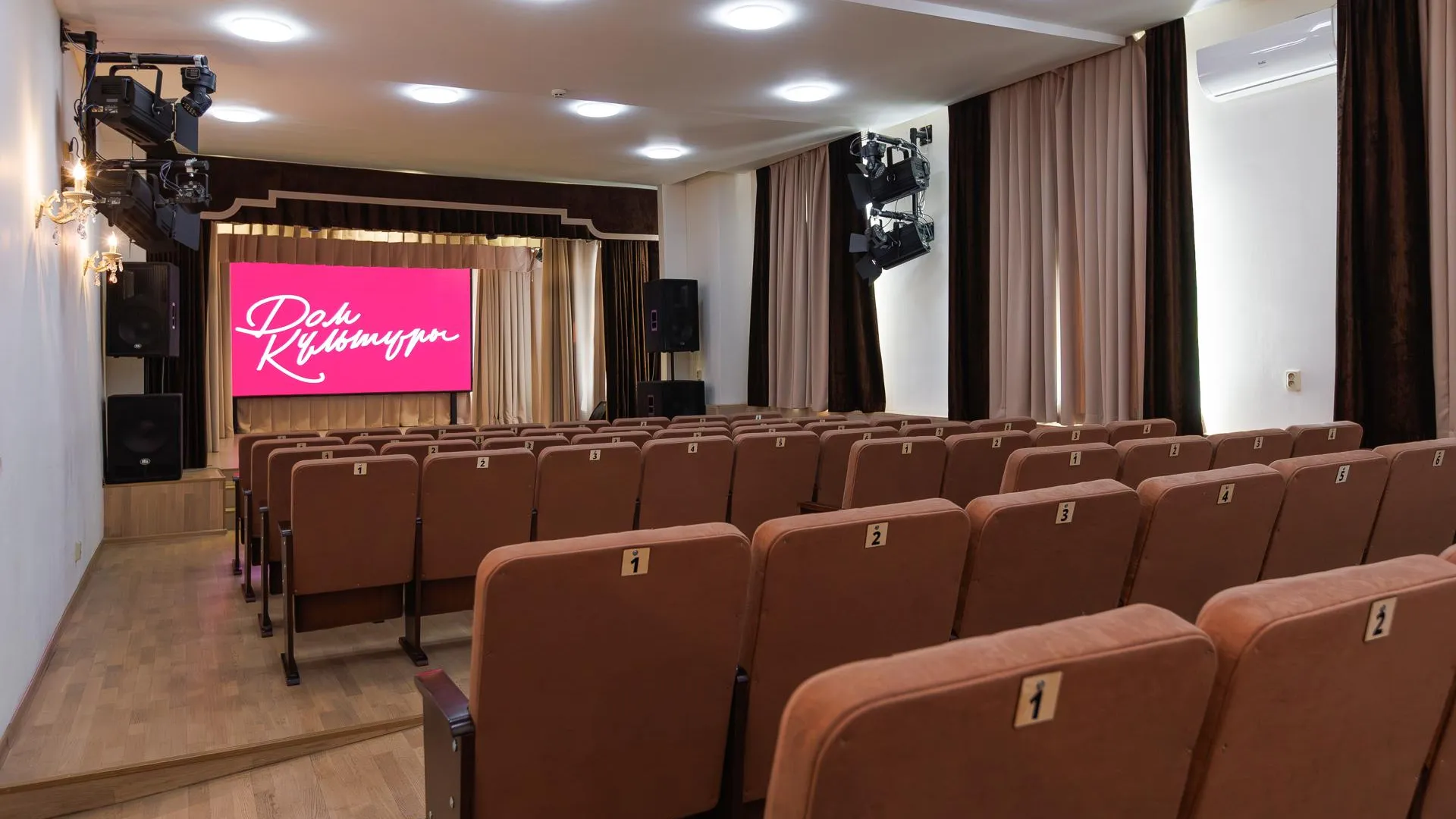 Еще 31 дом культуры Подмосковья подключили к подсчету посетителей с помощью ИИ