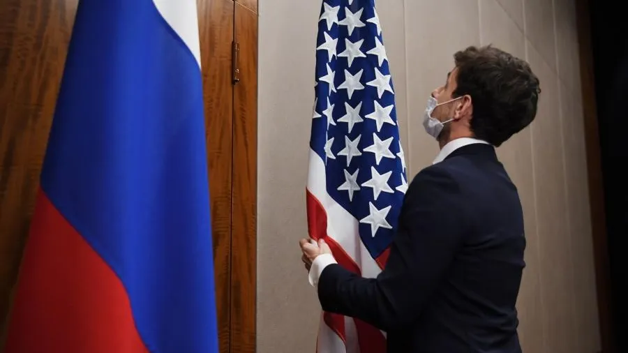 РФ и США готовят отдельные команды к переговорам по Украине — Ушаков