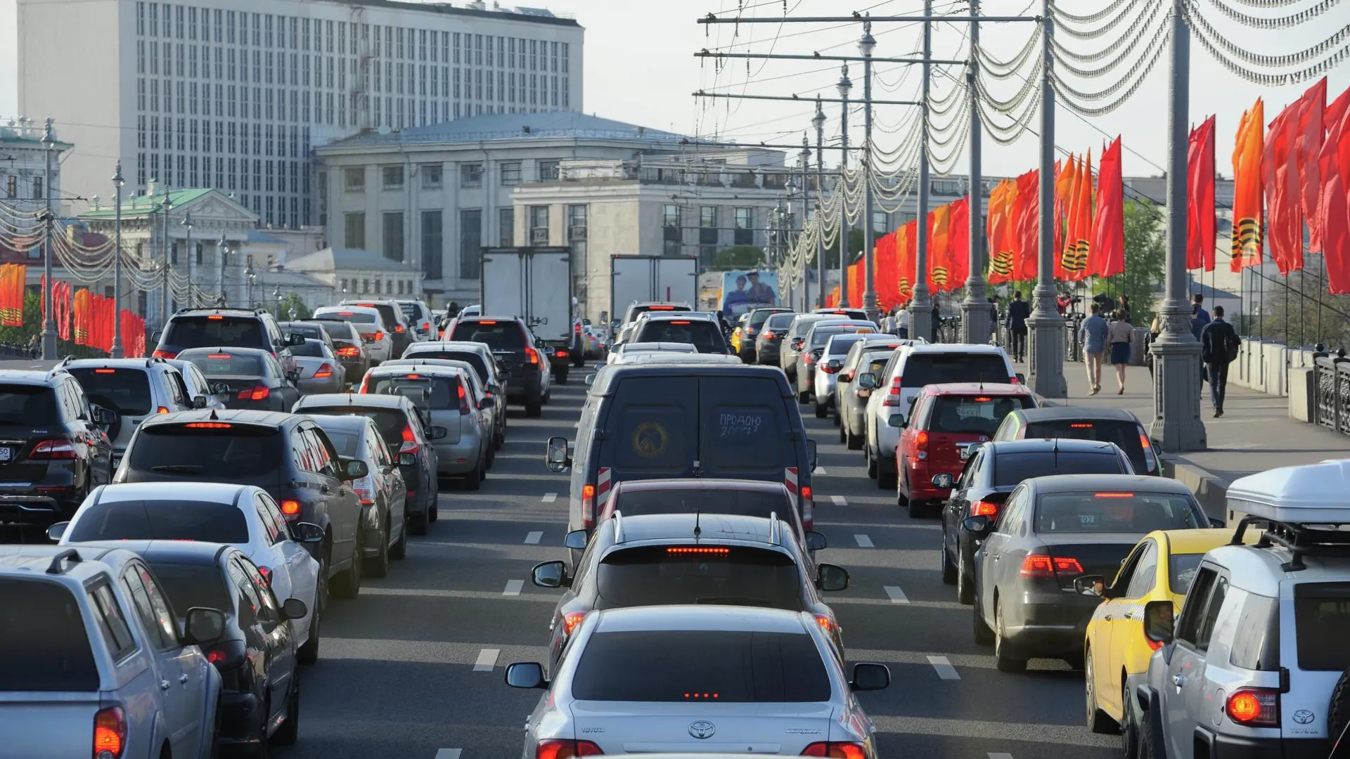 Пробка длиной более 2 км образовалась в центре Подольска