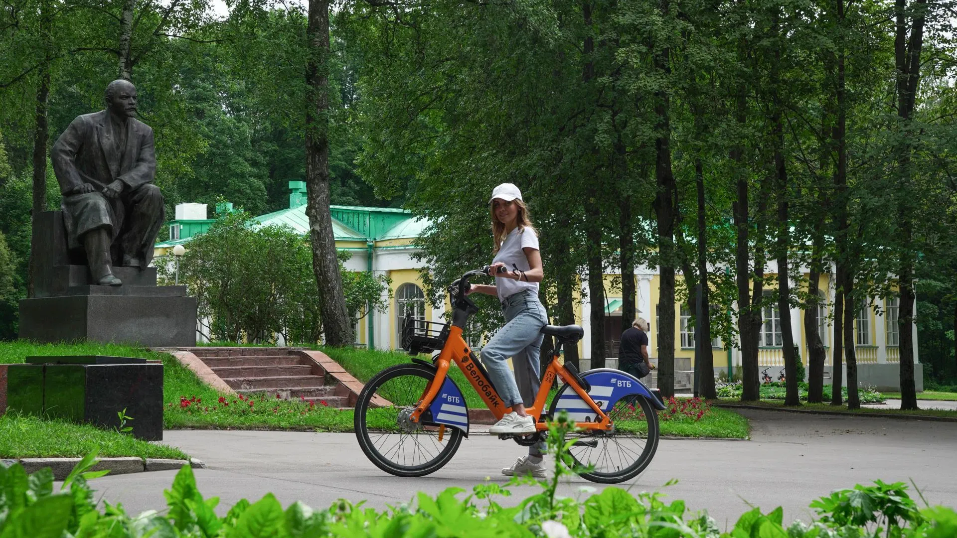 Музей «Горки Ленинские» участвует в проекте по прокату электровелосипедов