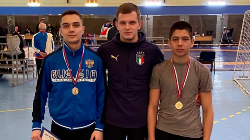 Спортсмены из Люберец завоевали серебро на первенстве ЦФО по греко‑римской борьбе