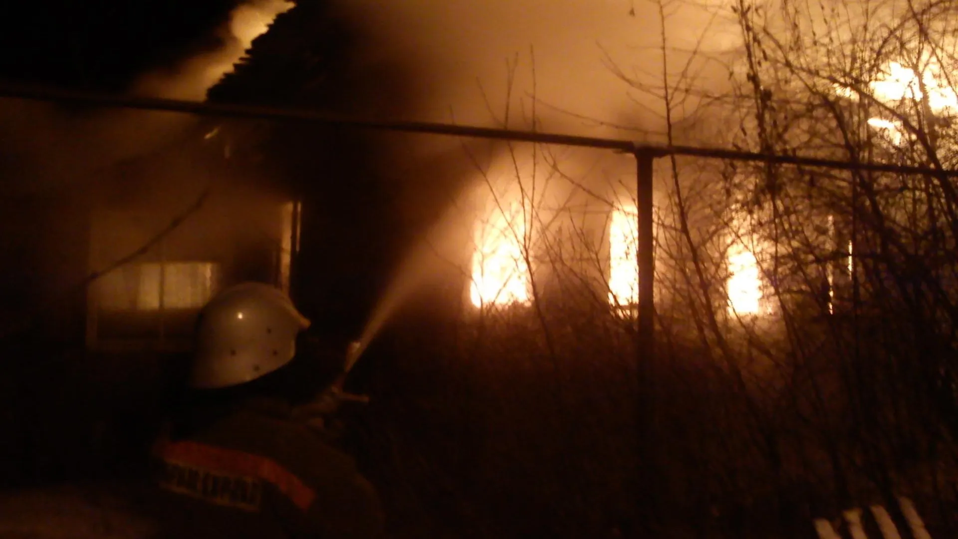 Пожарные ликвидировали возгорание в жилом доме в Долгопрудном