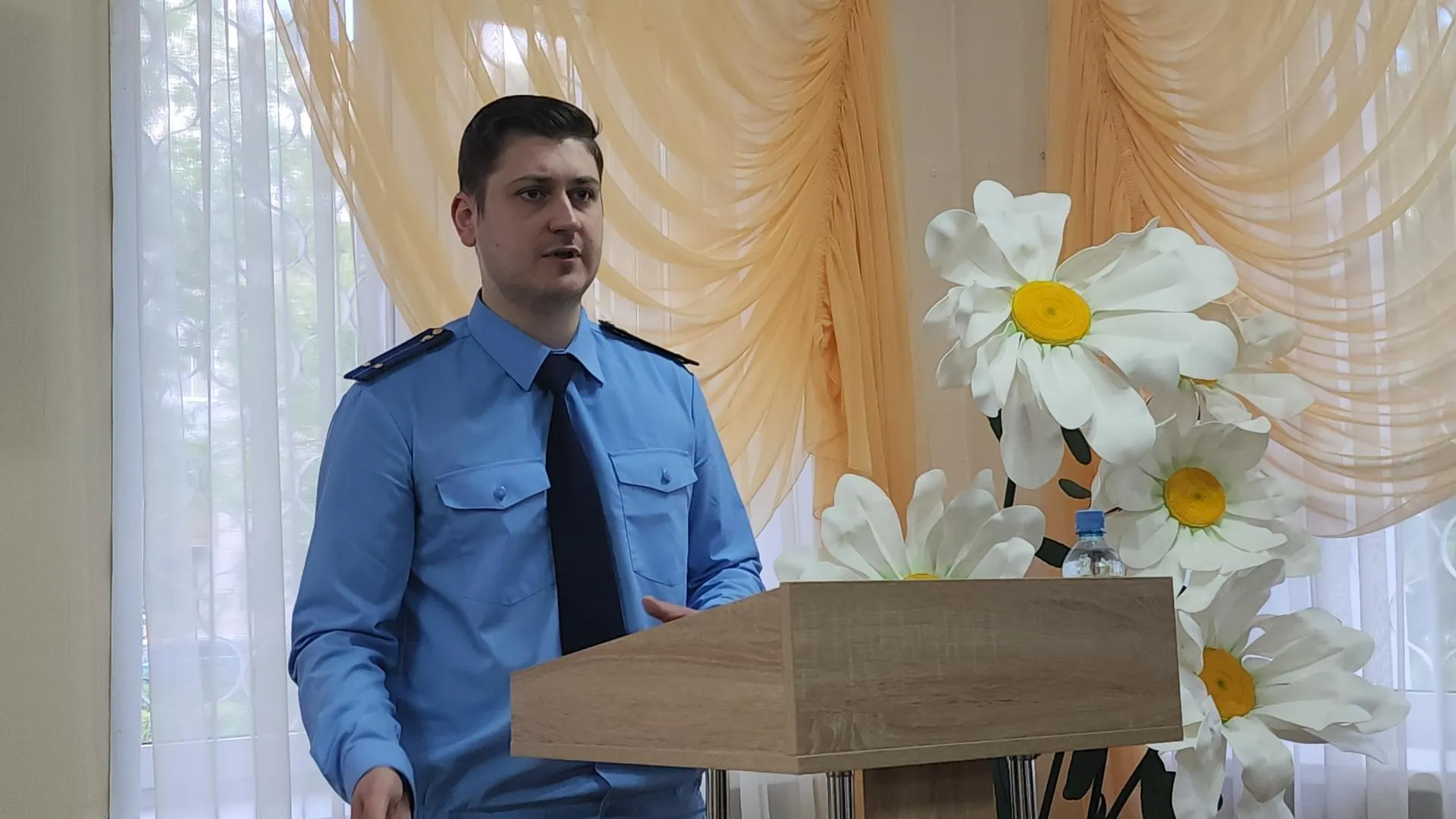 Помощник прокурора рассказал жителям Воскресенска, как противостоять мошенникам