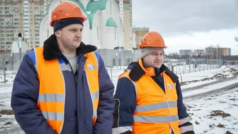 В Красногорске строители спасли провалившегося под лед ребенка
