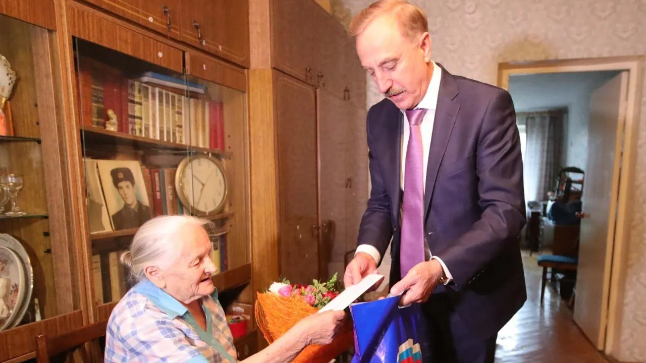 Глава Люберец поздравил труженицу тыла с 90‑летием