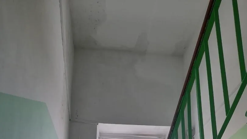 В Подольске очистили кровлю дома, где залило места общего пользования