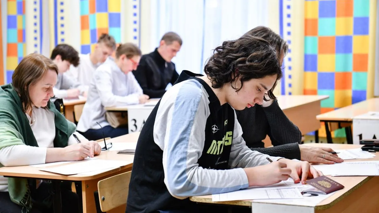 Родители школьников в Химках сдали пробный ЕГЭ