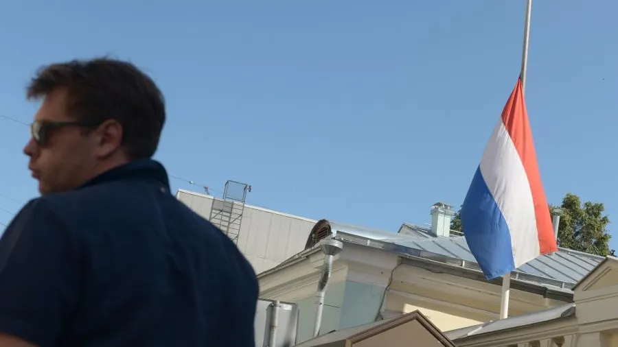 Неизвестный захватил заложников в кафе в голландском городе Эде