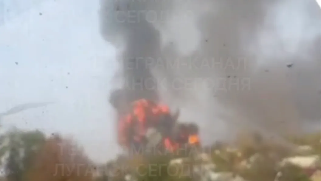 В Сети опубликовали видео с места мощного взрыва в Луганске