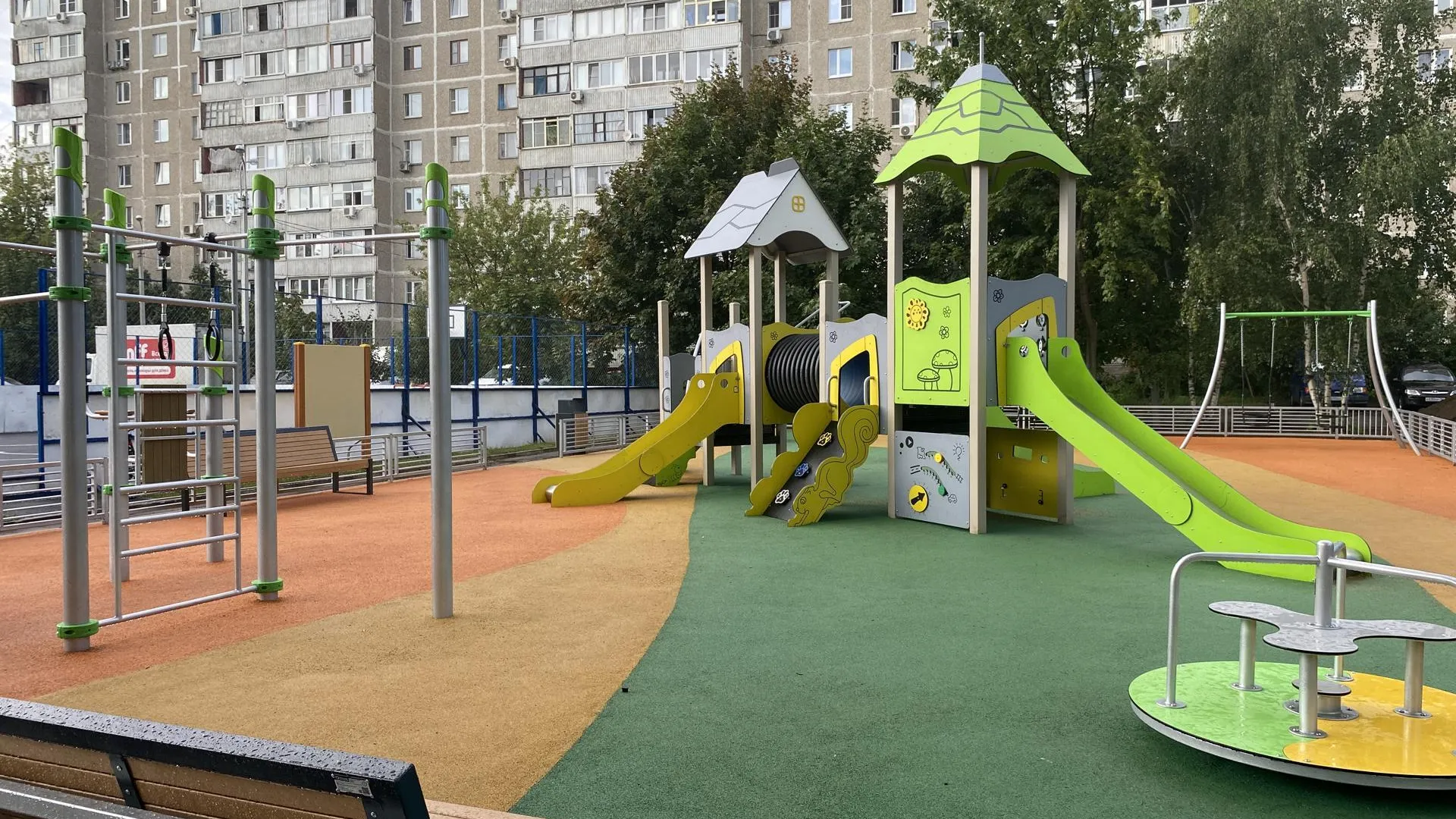 Новую детскую площадку по программе губернатора установили в Видном