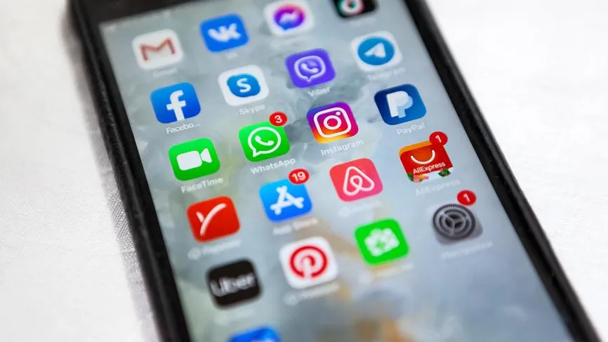 Блогер заявил, что Apple зарабатывает миллиарды не только за счет iPhone