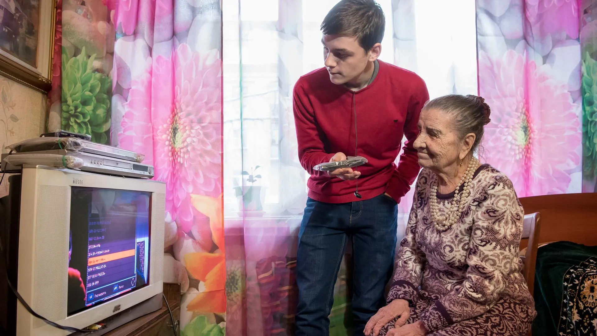 Волонтеры перевели двоих малообеспеченных ветеранов Балашихи на цифровое телевещание