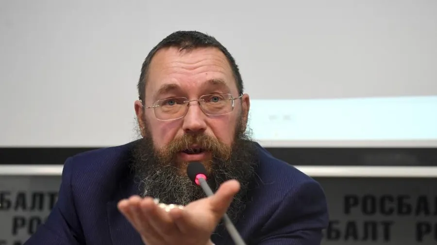 Стерлигов назвал школьную программу «безбожным скотством»