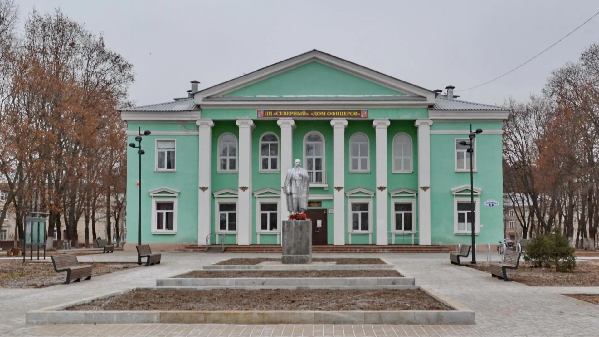 Благоустройство территории у ДК в микрорайоне Балашихи выполнили на 98%
