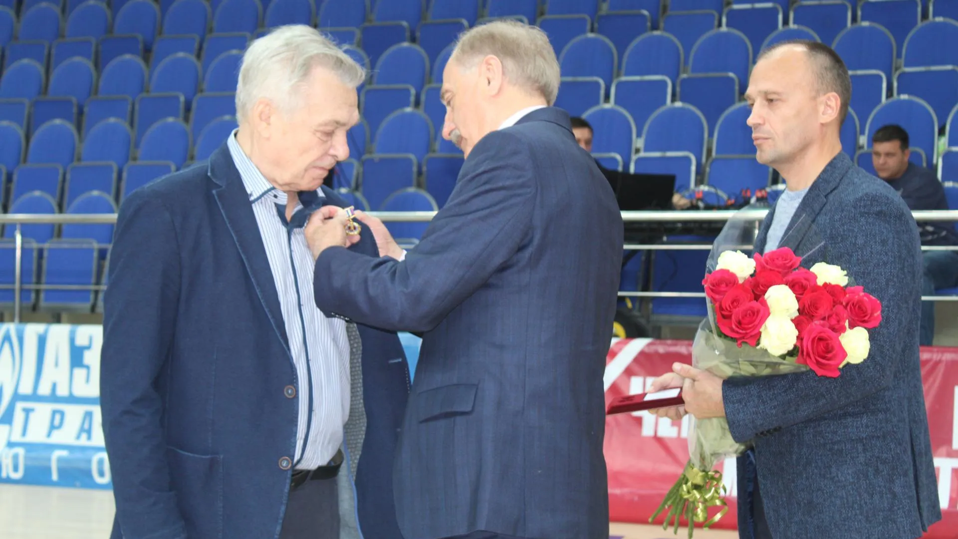 Глава Люберец вручил футболисту Яковенко знак отличия за спортивные успехи