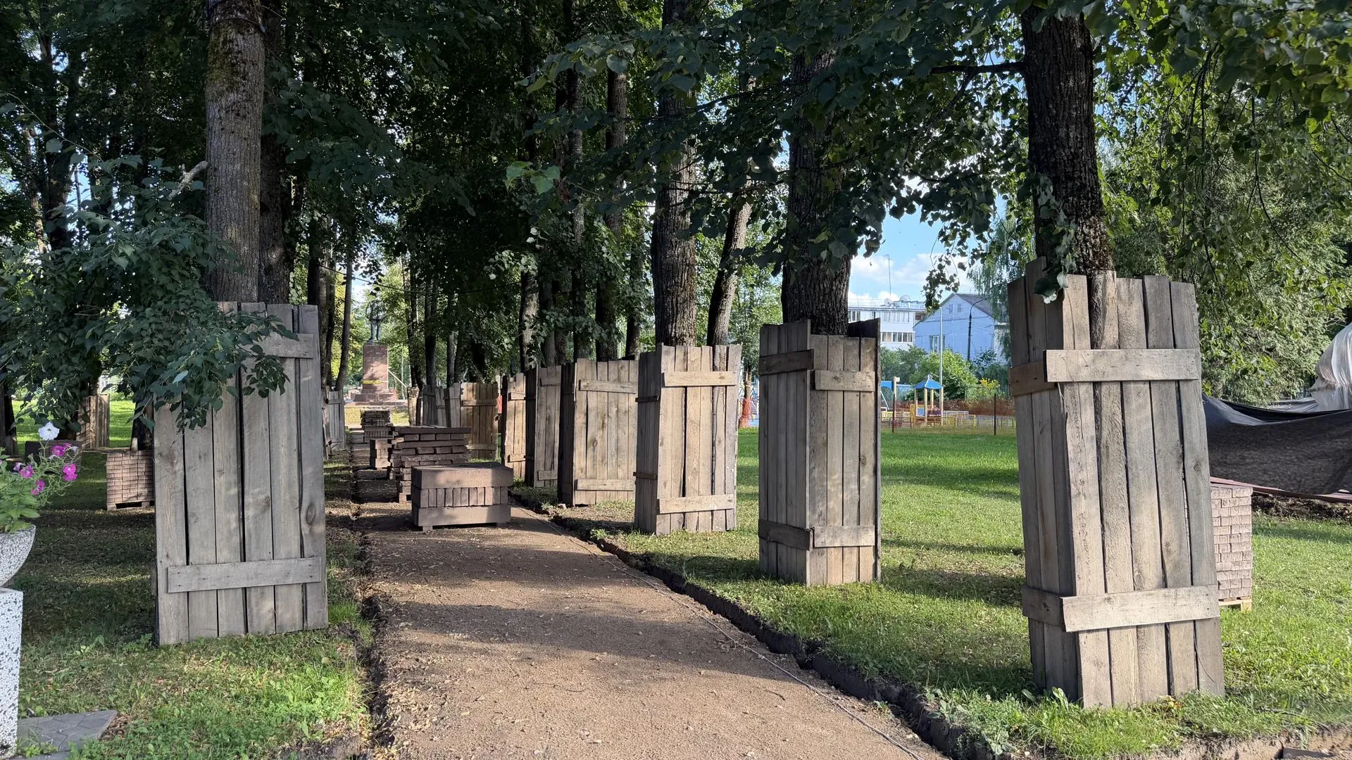 В Уваровке начали благоустройство парка с учетом предложений жителей