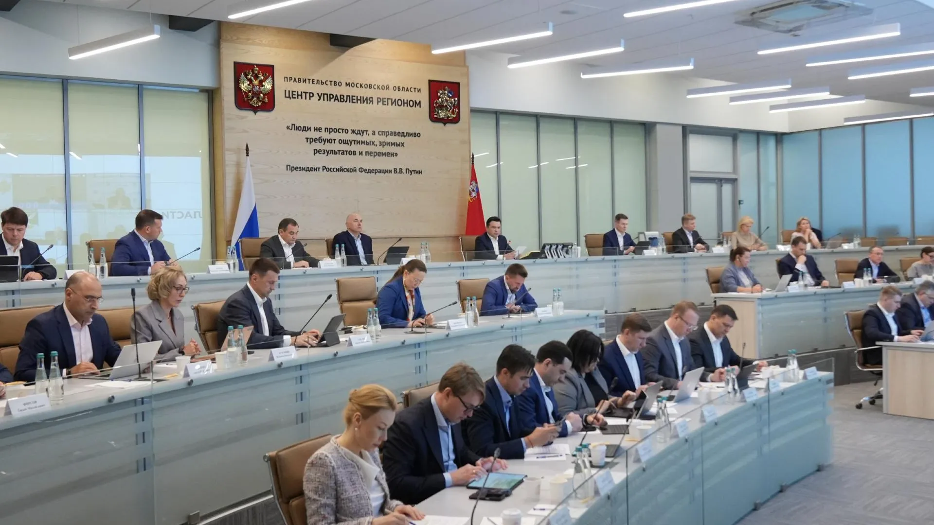 Андрей Воробьев: наша задача — оперативно начать ямочный ремонт на дорогах